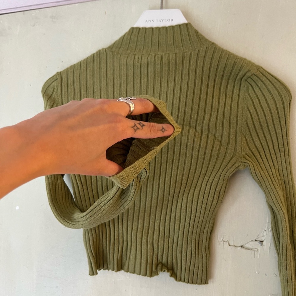 Kendall & Kylie Olive Ribbed Sweater